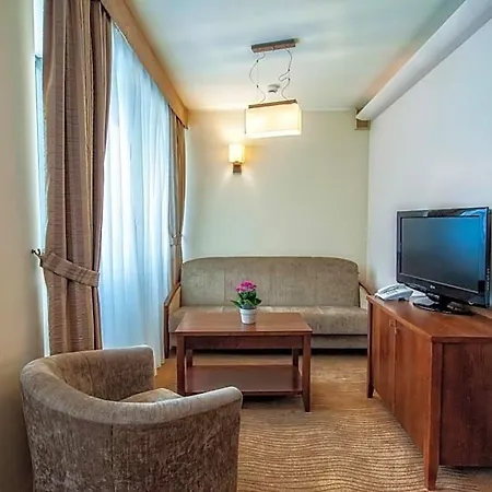 Hotell Murowanica 3*