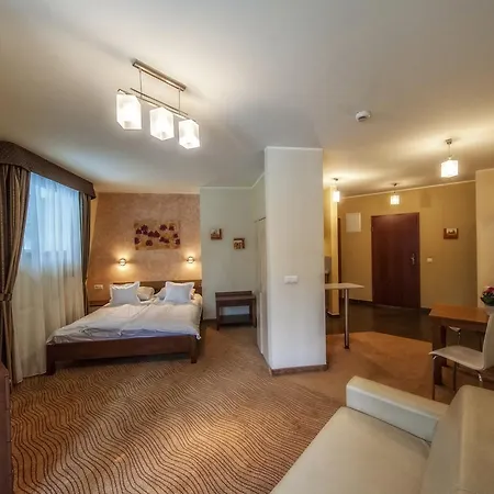 Murowanica 3*