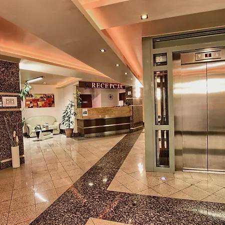 Otel Murowanica 3*